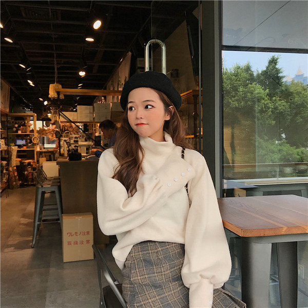 Μαλακό πουλόβερ κυρίες με κολάρο με πόλο και κουμπιά στα μανίκια σε μπλε και άσπρο