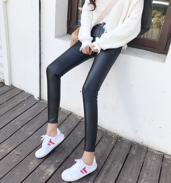 Nappali női leggings eko bőrből, magas derékkal, fekete színben