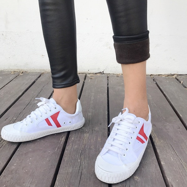 Nappali női leggings eko bőrből, magas derékkal, fekete színben