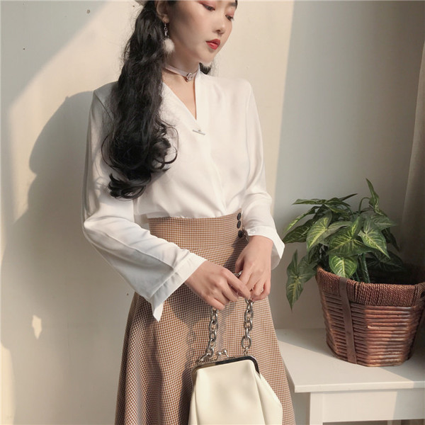 Stílusos női ing V-nyakkal, két színben