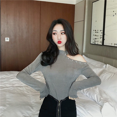 Fém díszítésű női blúz két színben