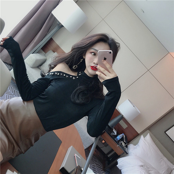 Fém díszítésű női blúz két színben