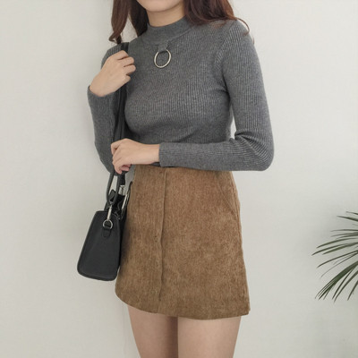 Stílusos női pulóver fém elemmel több színben