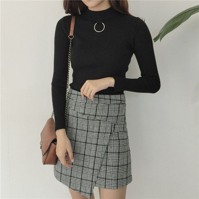 Stílusos női pulóver fém elemmel több színben