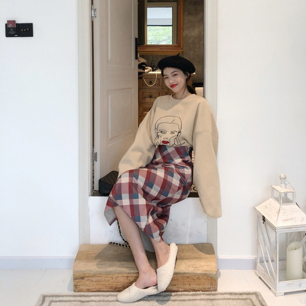 Pulover de dama modern cu broderie in doua culori