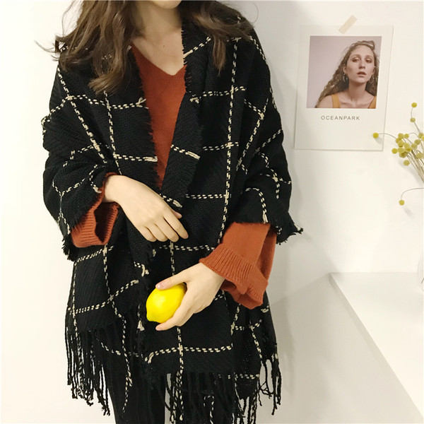 Női téli sál rojtokkal több színben