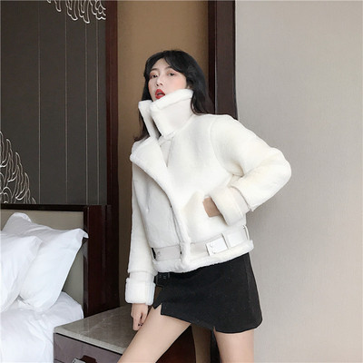 Μοντέρνο γυναικείο κοντό σε δύο χρώματα