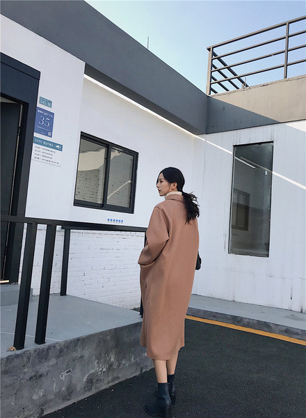 Stílusos női kabát hosszú modell zsebekkel, két színben