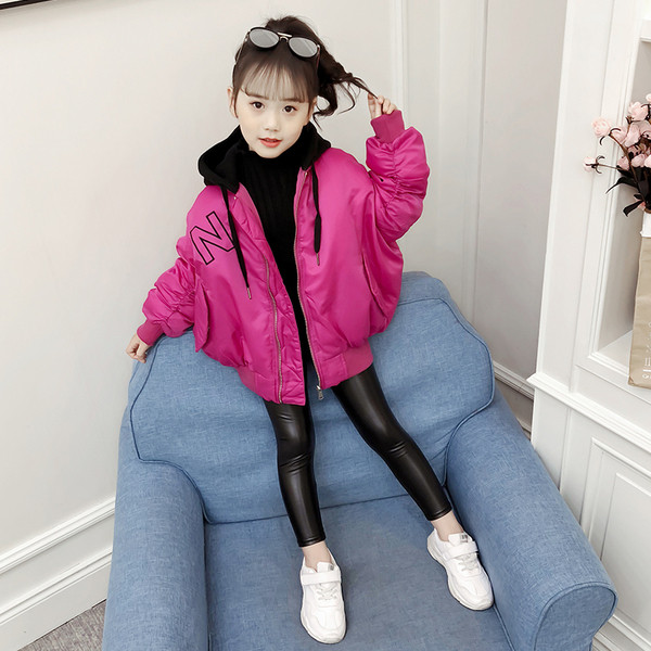 Jachetă modernă pentru copii pentru fete în roz cu inscripție