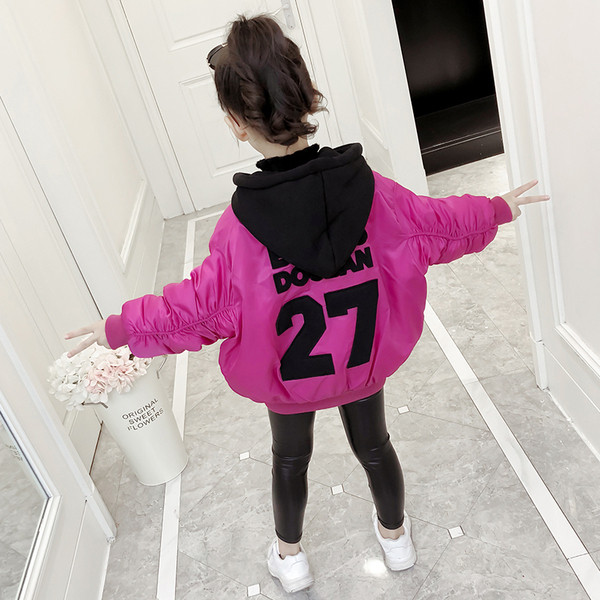 Jachetă modernă pentru copii pentru fete în roz cu inscripție