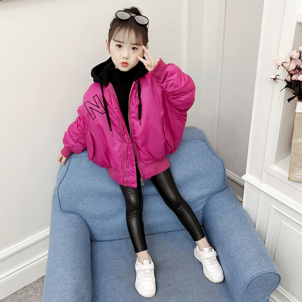 Jachetă modernă pentru copii pentru fete în roz cu inscripție