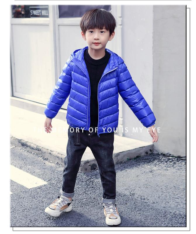 Gyermek rövid kabát fiúknak kék és fekete színben