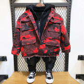 Modern gyerek kabát fiúknak piros színben