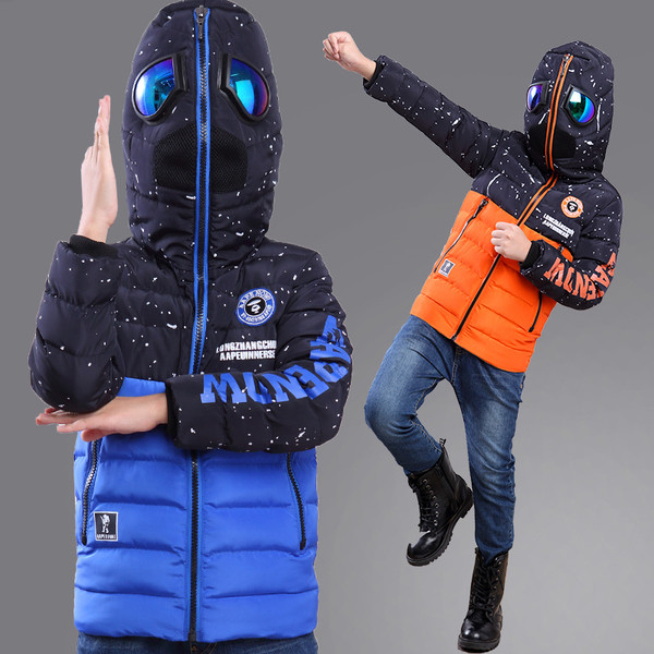 Modern gyerekkabát fiúknak három színben rátéttel