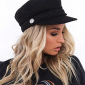 Korszerű női sapka több színben díszítéssel