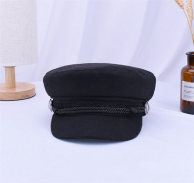 Korszerű női sapka több színben díszítéssel