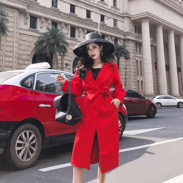 Stílusos női kabát fekete és piros színben