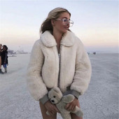 Palton de puf de dama modern model scurt in culoarea alba