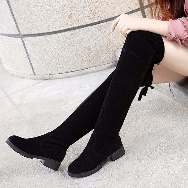 Női téli csizma öko velúrból meleg béléssel, fekete színben