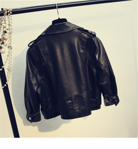 ÚJ Aktuális női kabát eco bőrből rövid modell fekete és piros színben