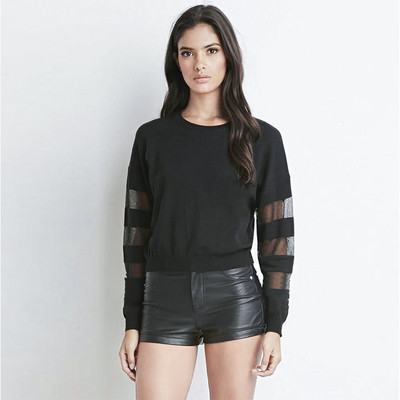 Modern női blúz átlátszó elemekkel, fehér és fekete színben