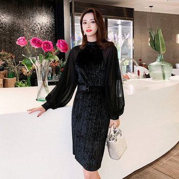 Stílusos női ruha Karcsú modell átlátszó ujjakkal, fekete színben