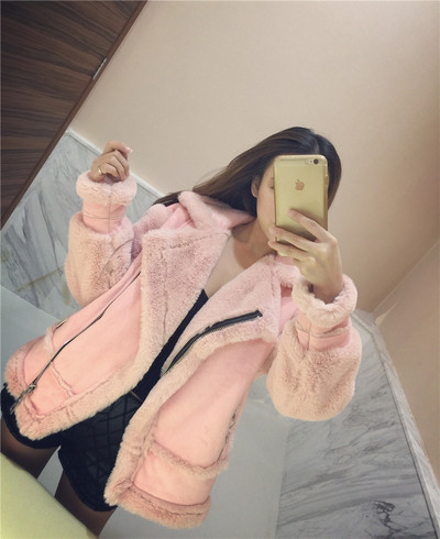 Aktuális női kabát meleg béléssel, két színben