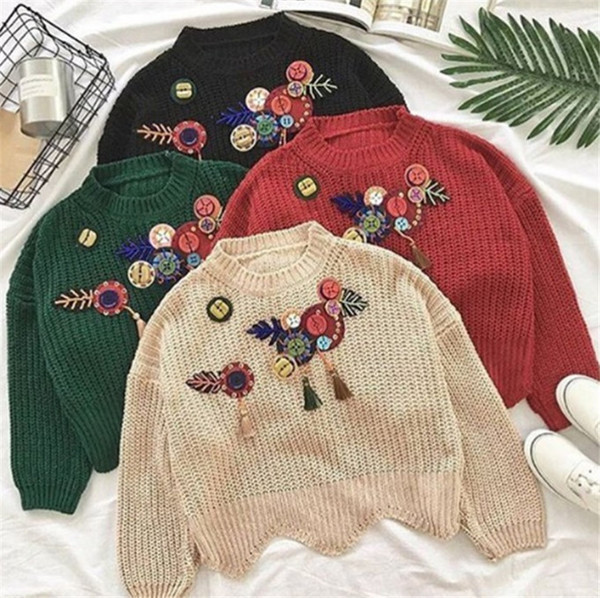 Női téli pulóver színes hímzéssel, több színnel