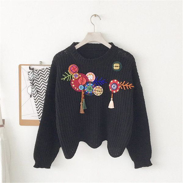 Női téli pulóver színes hímzéssel, több színnel