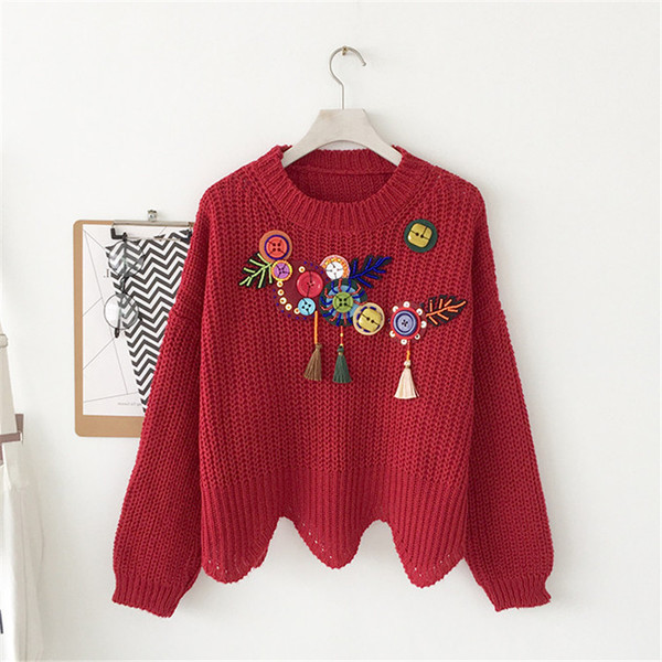 Női téli pulóver színes hímzéssel, több színnel