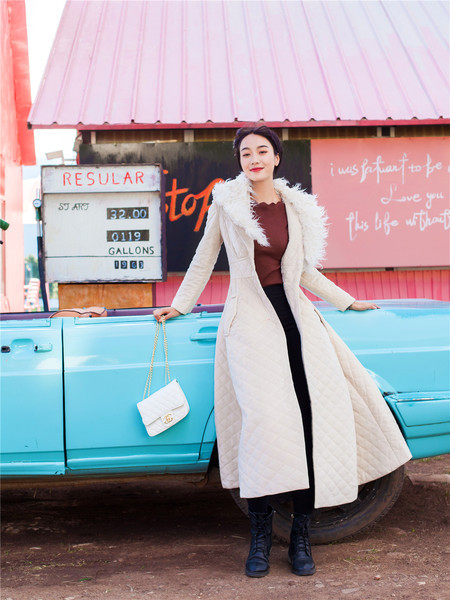 Palton de dama model nou croiat si model lung cu guler in forma de V de culoare alba