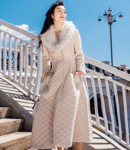 Palton de dama model nou croiat si model lung cu guler in forma de V de culoare alba