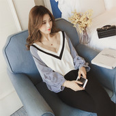 Дамска модерна риза с V-образно деколте в два цвята