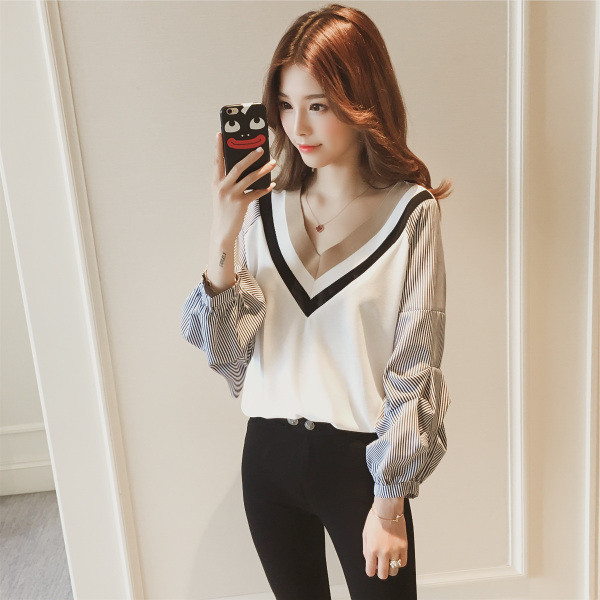 Дамска модерна риза с V-образно деколте в два цвята