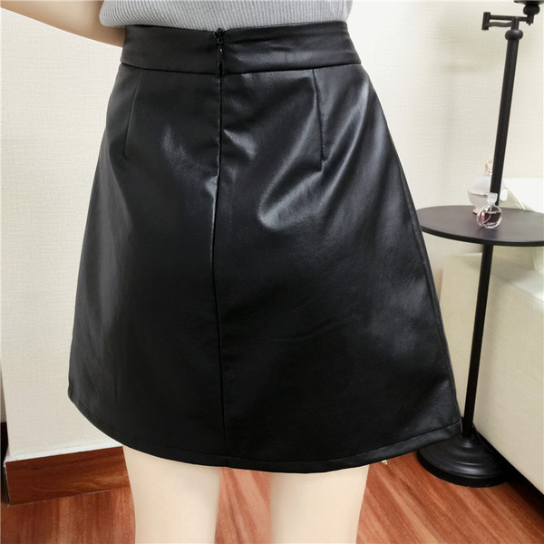 Fusta de dama din piele de culoare neagra