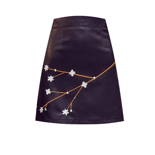 Női bőr szoknya virágos motívumokkal