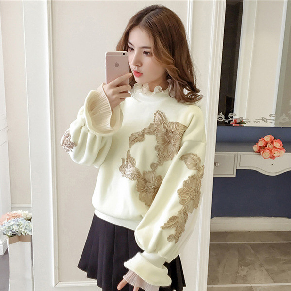 Stílusos női pulóver három színben, rátéttel