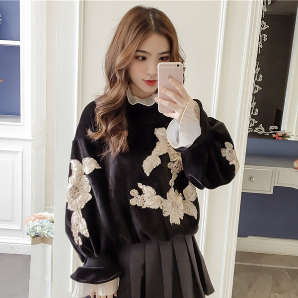 Stílusos női pulóver három színben, rátéttel