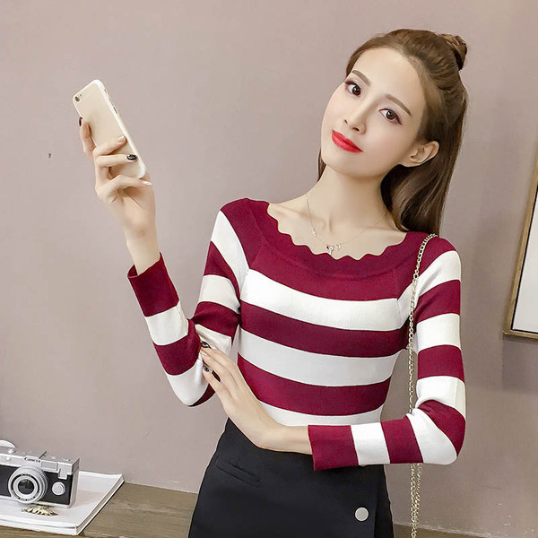 Modern női blúz csupasz váll