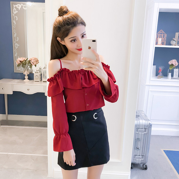 Γυναικεία μοντέρνα μπλούζα σε δύο χρώματα - λευκό και κόκκινο