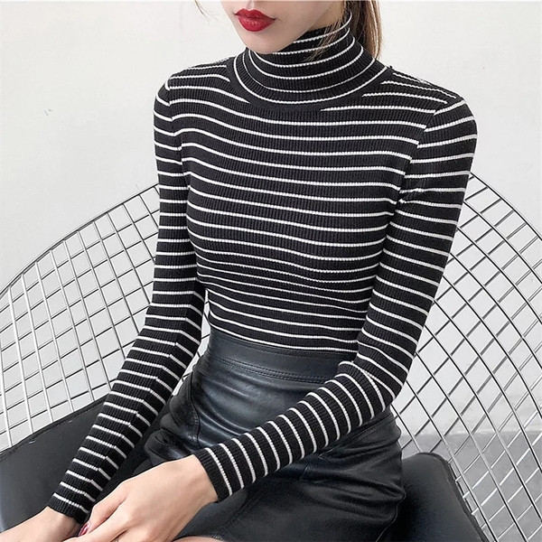 Pulover de damă cu dungi în diferite culori