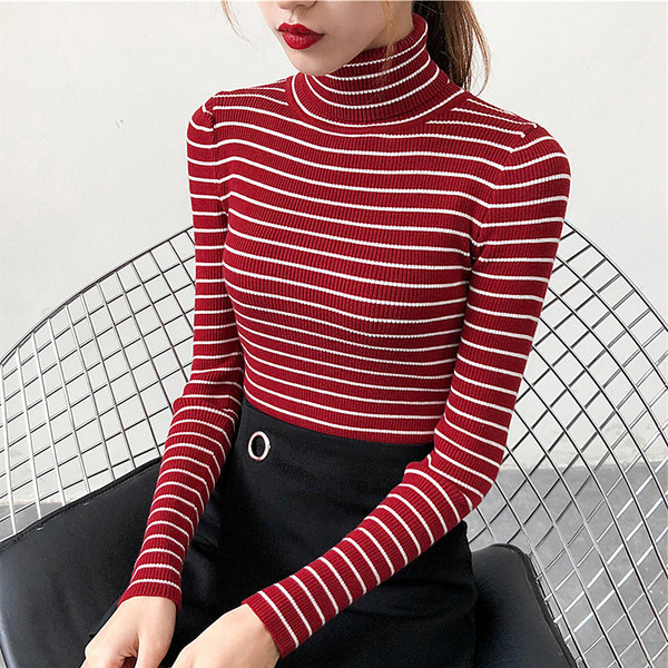 Pulover de damă cu dungi în diferite culori