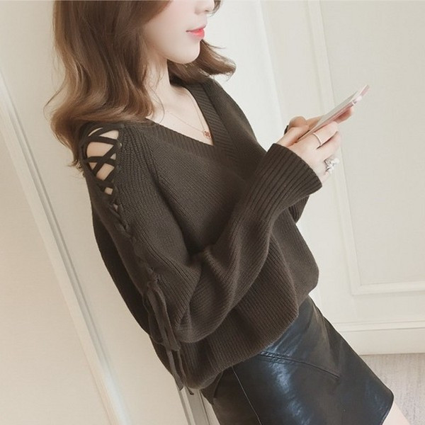 Μοντέρνο γυναικείο  πουλόβερ σε διάφορα χρώματα με γυμνά ώμοι