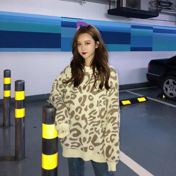 Modern női pulóver tigrismintával