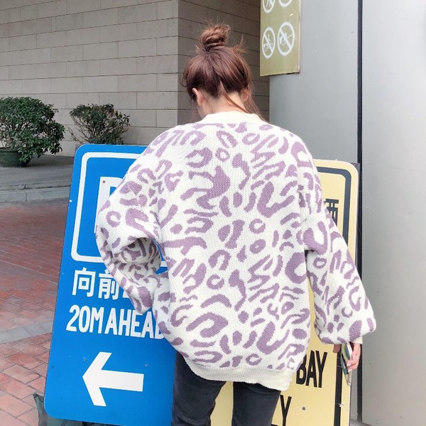 Modern női pulóver tigrismintával