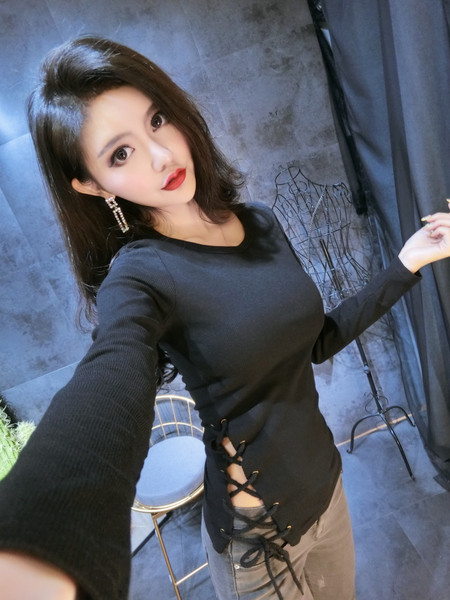 Modern női blúz fekete színben