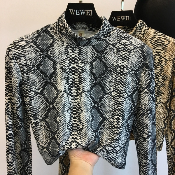 Γυναικείες μπλούζες με εκτύπωση σε τρία χρώματα