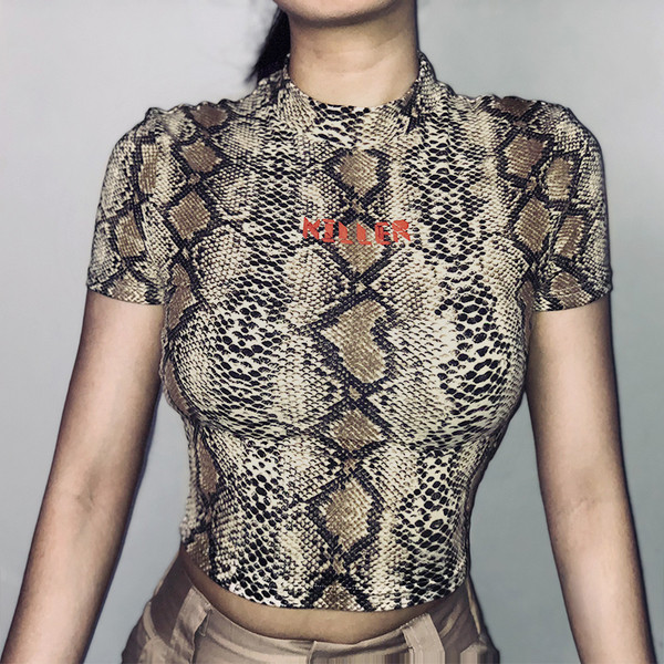 Rövid ujjú női blúz, mintával