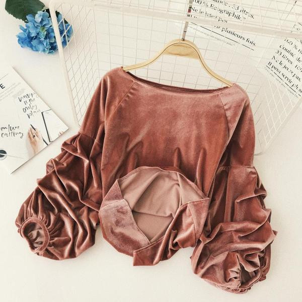 Modern női blúz csupasz nyakkivágással