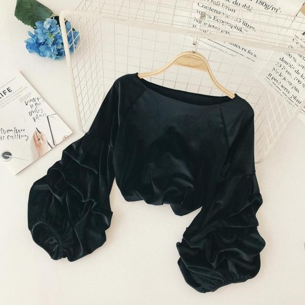 Modern női blúz csupasz nyakkivágással